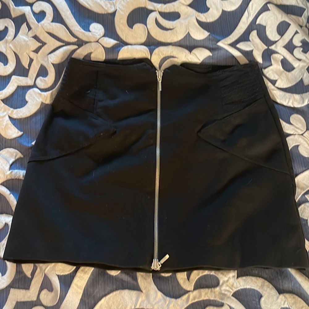 BCBG skirt with zipper down the back